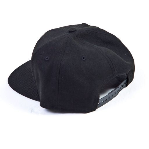 King Snapback White on Black